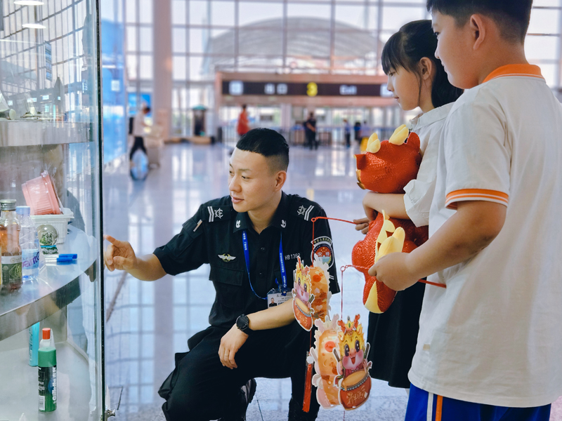 安全檢查站活動照片2-李雨霏.jpg